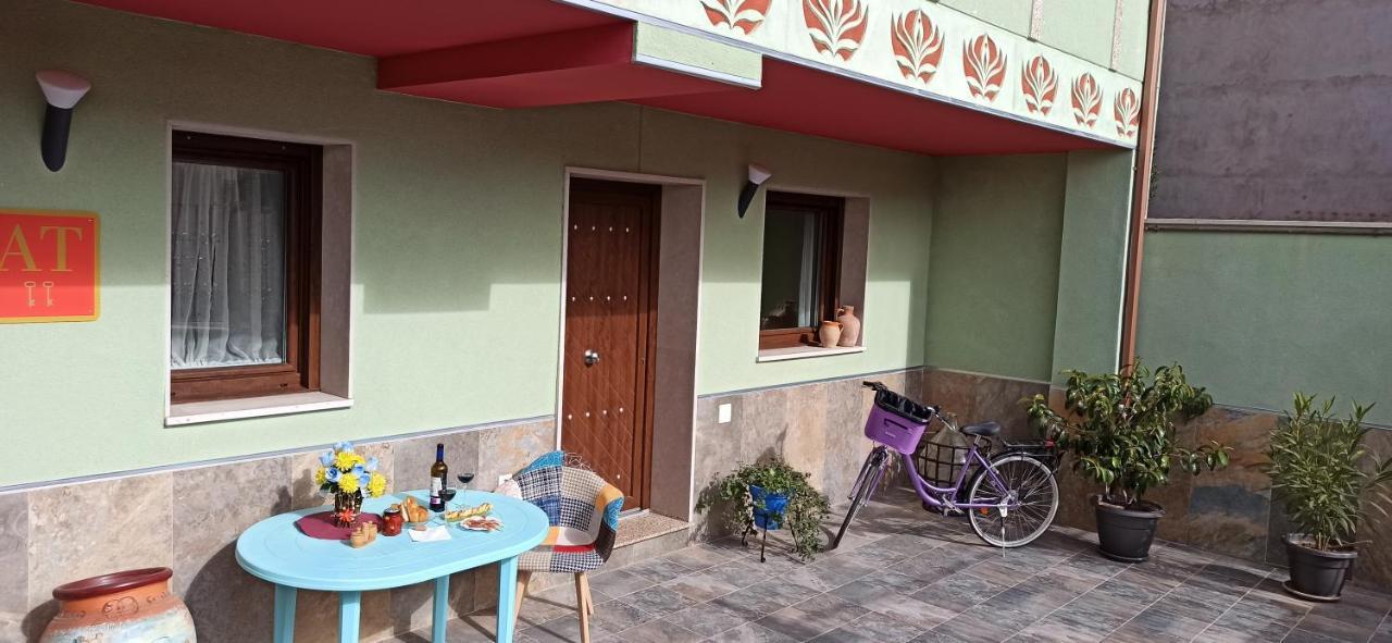 Apartamentos Turisticos Las 3 Golondrinas Peñafiel Eksteriør billede